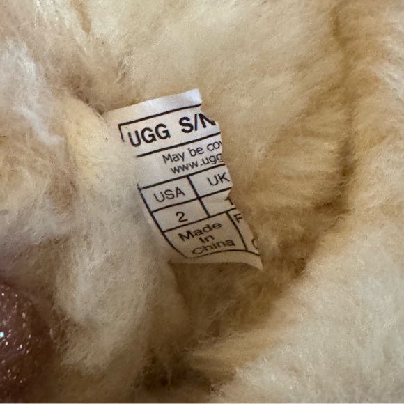 UGG Kids' Classic Short II Water Resistant Shearling Boot Chestnut Brown Size 2 - Picture 4 of 12